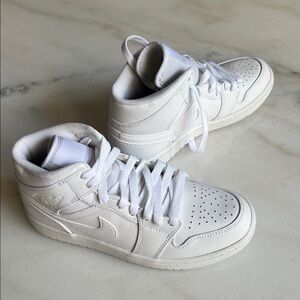 Nike Air Jordan 1 Mid NWT sz 7